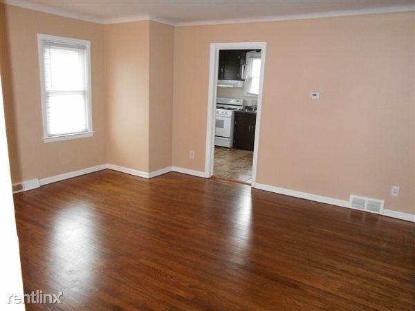 28303 Essex St - Photo 2 of 6