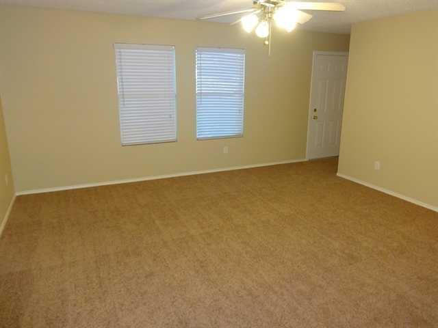 2709 Plantation Dr - Photo 3 of 17