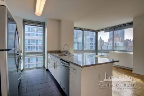 W 37th St #515 - Photo 2 of 14