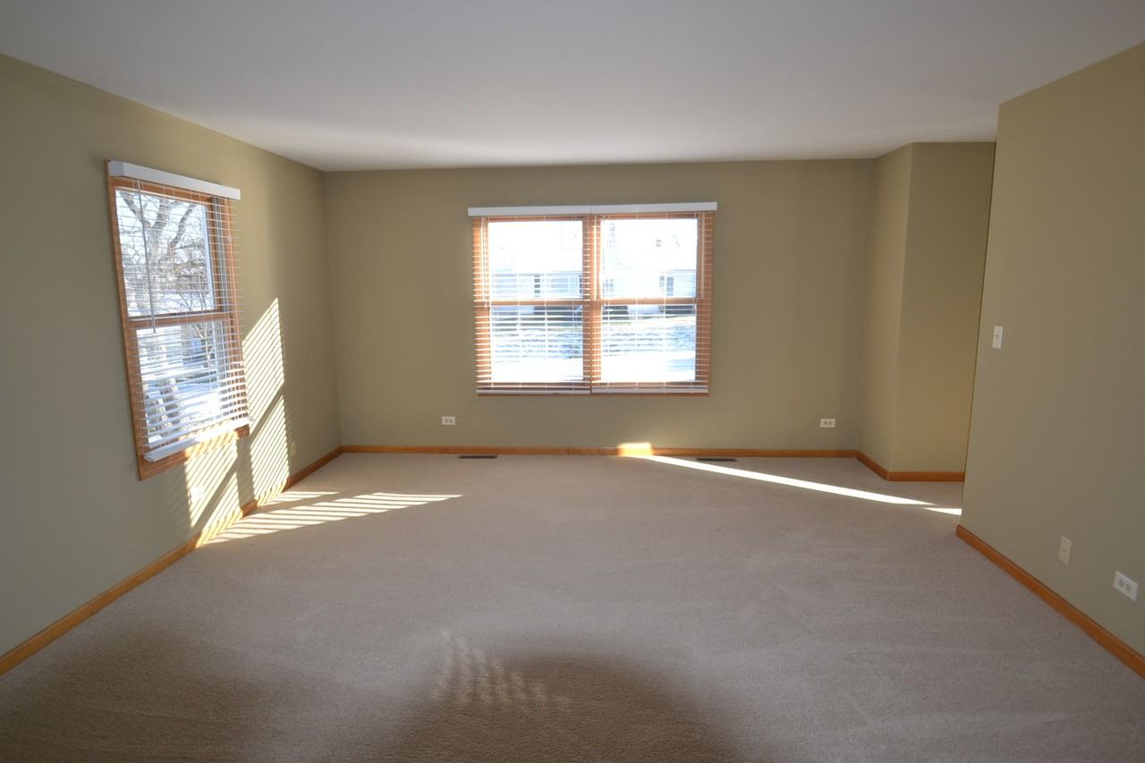 6715 Hawthorne Dr - Photo 2 of 9