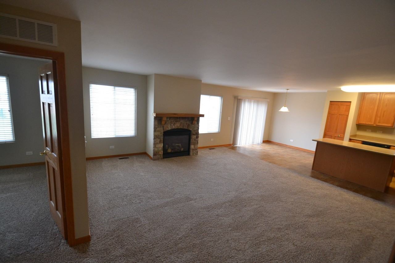 910 Shelter Island Ln - Photo 2 of 9