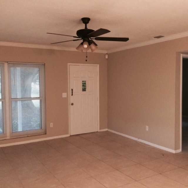 1933 Ridgewood Dr - Photo 2 of 9