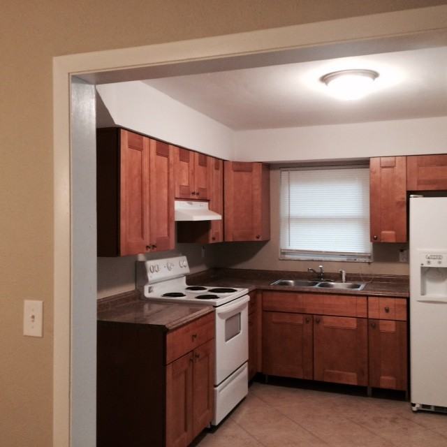 1933 Ridgewood Dr - Photo 3 of 9