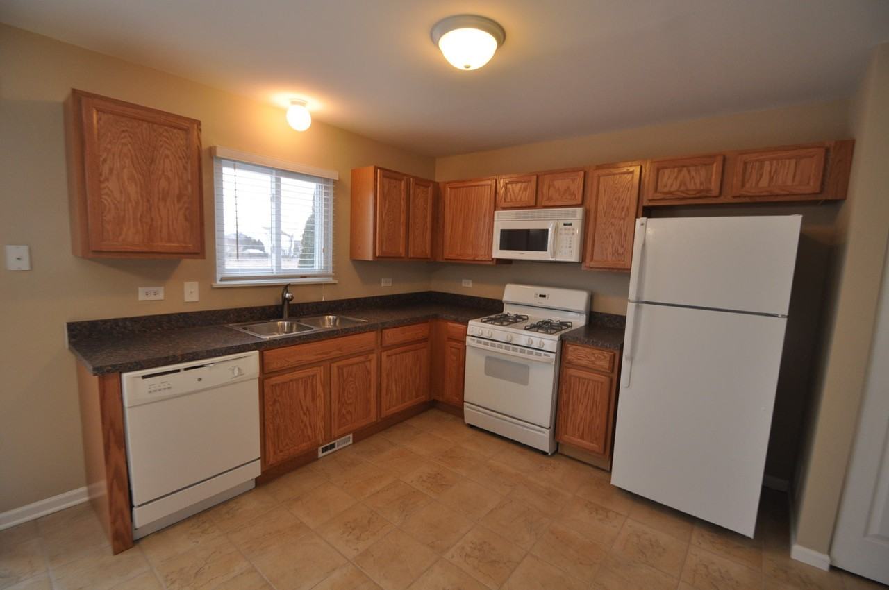 2416 N Quaker Hollow Ln - Photo 2 of 10