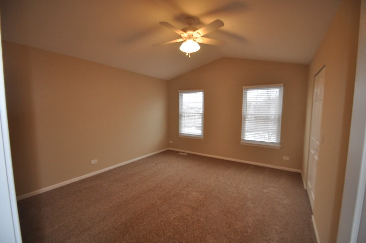 2416 N Quaker Hollow Ln - Photo 3 of 10