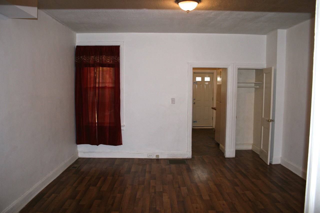 512 Radnor Ave - Photo 3 of 14