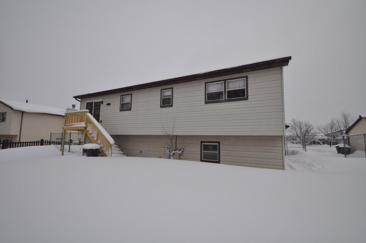 530 Waterford Dr - Photo 2 of 9