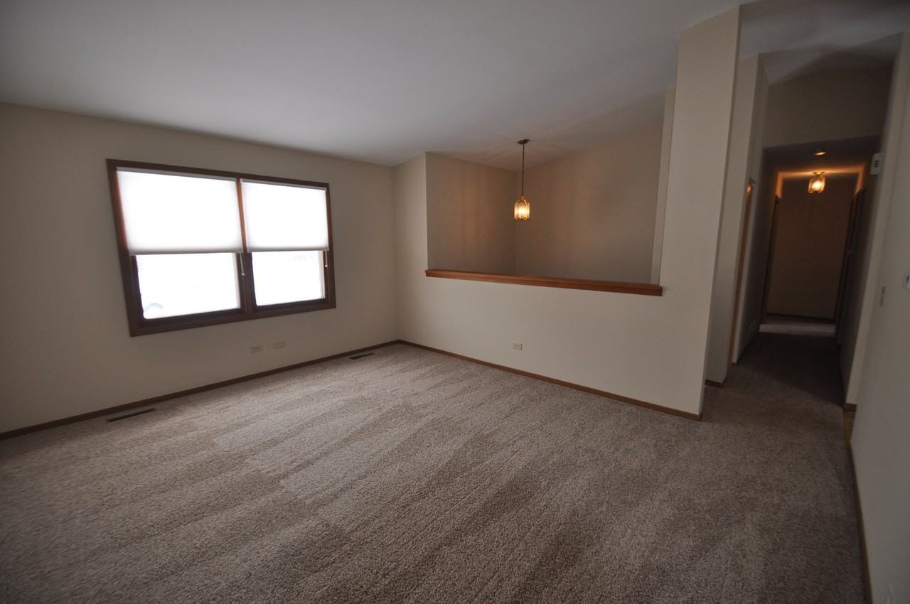 530 Waterford Dr - Photo 3 of 9