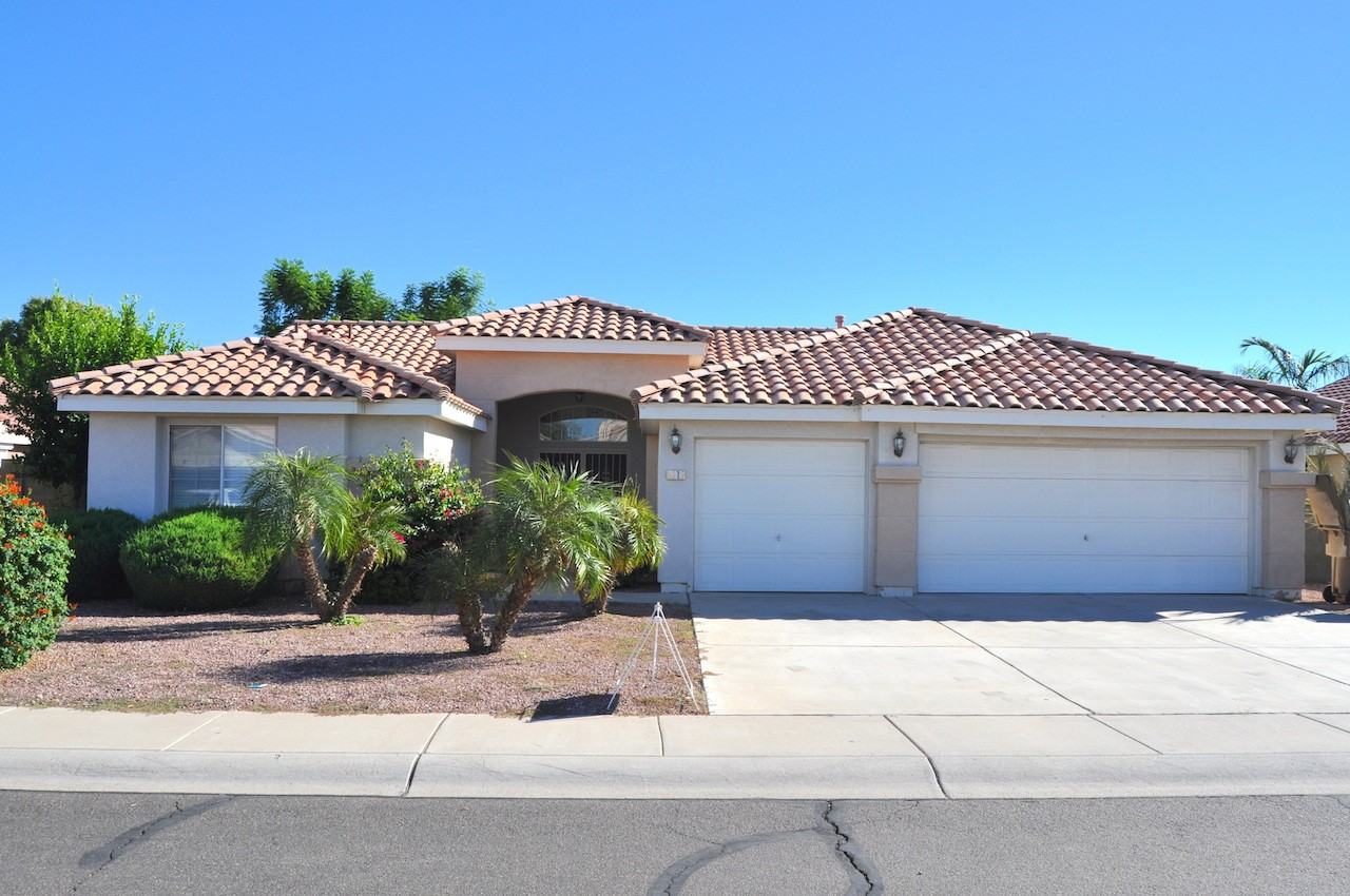 8719 W Davis Rd - Photo 3 of 25