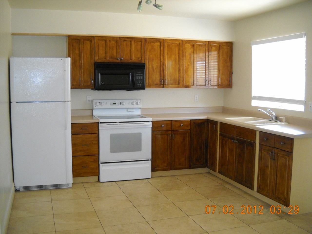 3410 W Grovers Ave - Photo 3 of 10