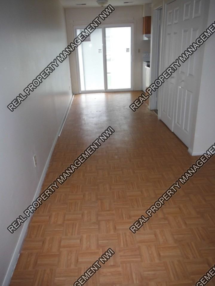 2221 Yorktowne Dr - Photo 2 of 8