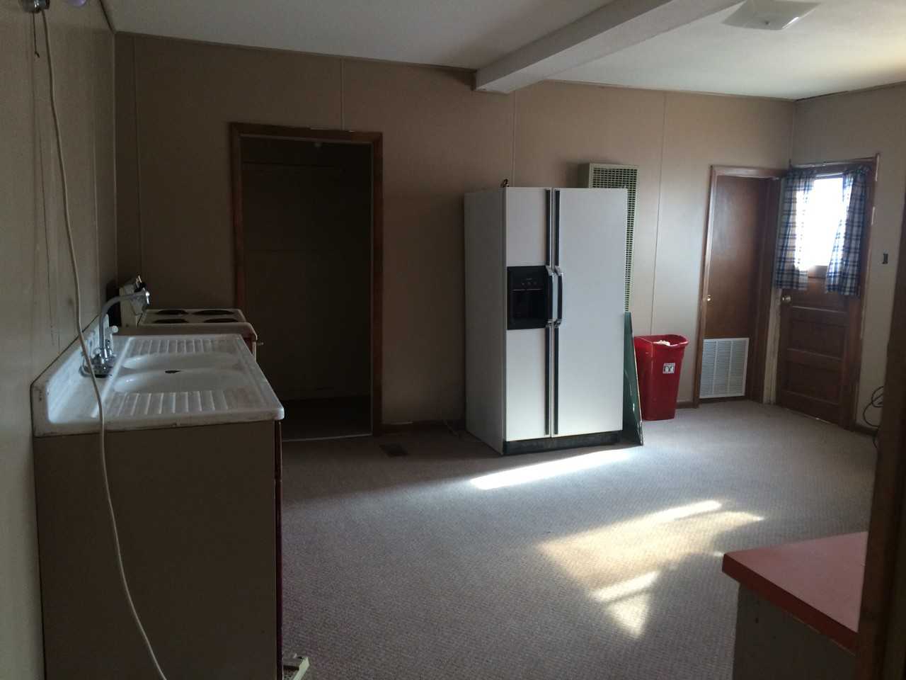 314 E Spruce St - Photo 3 of 8