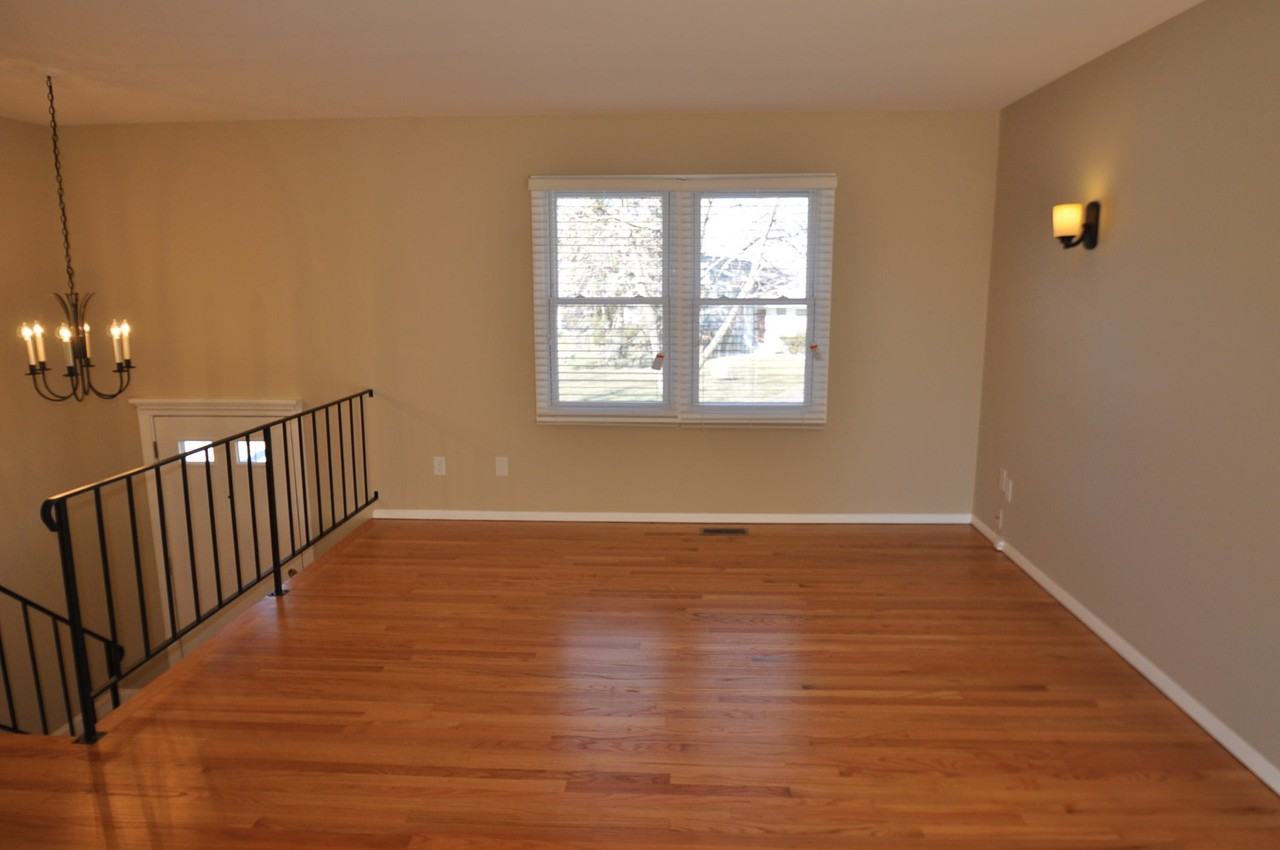 1106 Greenfield Cir - Photo 3 of 13