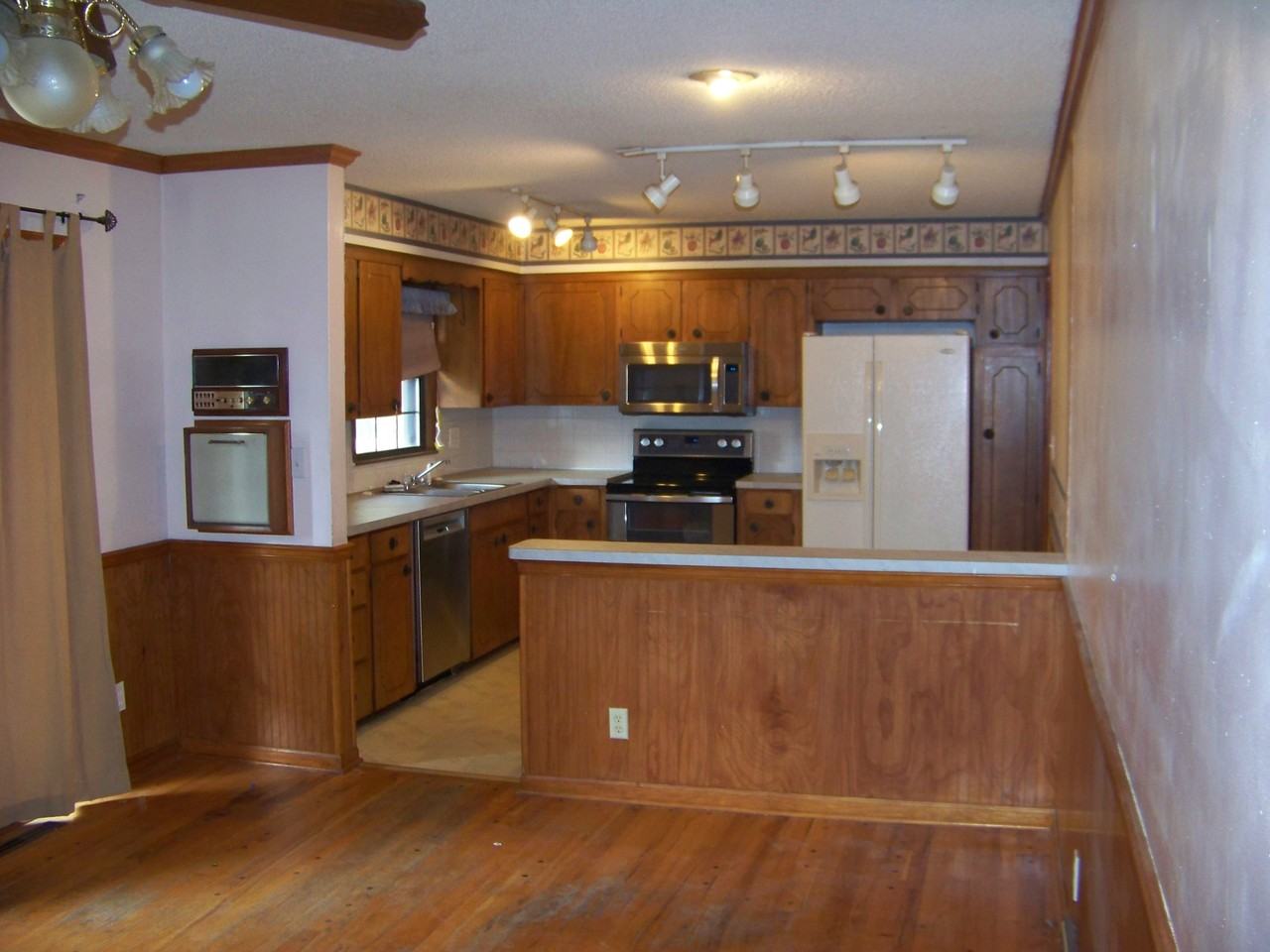 13105 E 53rd St - Photo 2 of 20