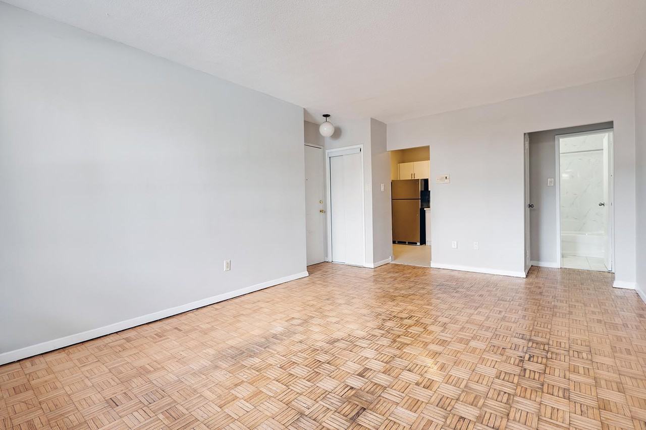 55 Lee Ave - Photo 4 of 14