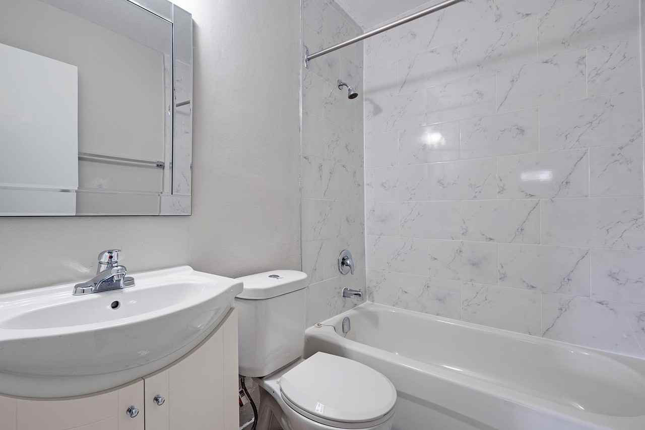 55 Lee Ave - Photo 7 of 14