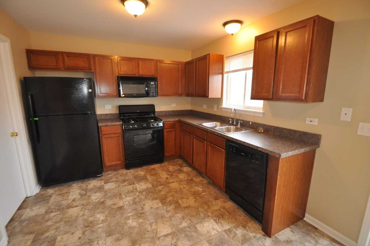 318 Camden Ln - Photo 2 of 12