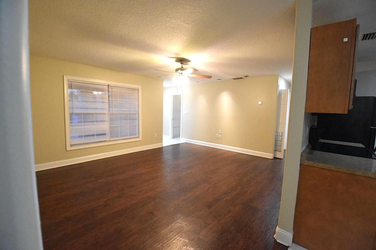 736 John Carroll Ln - Photo 3 of 12