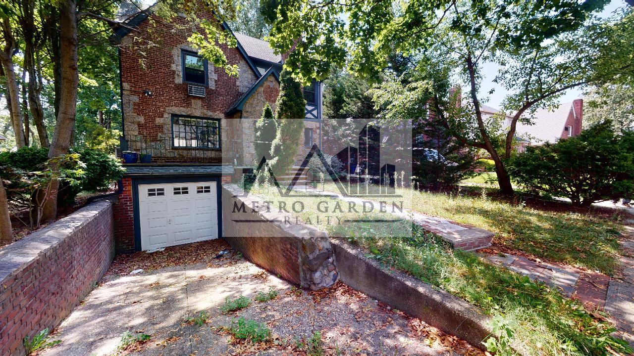 186-18 Cambridge Road - Photo 2 of 63