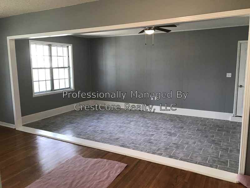 303 Oxford St - Photo 2 of 10