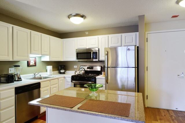 547 N Dearborn St - Photo 2 of 12