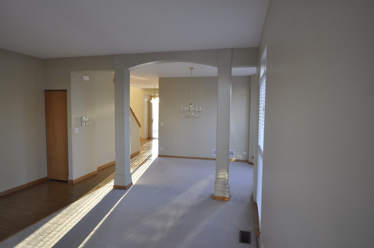 932 Honeysuckle Ln - Photo 2 of 18