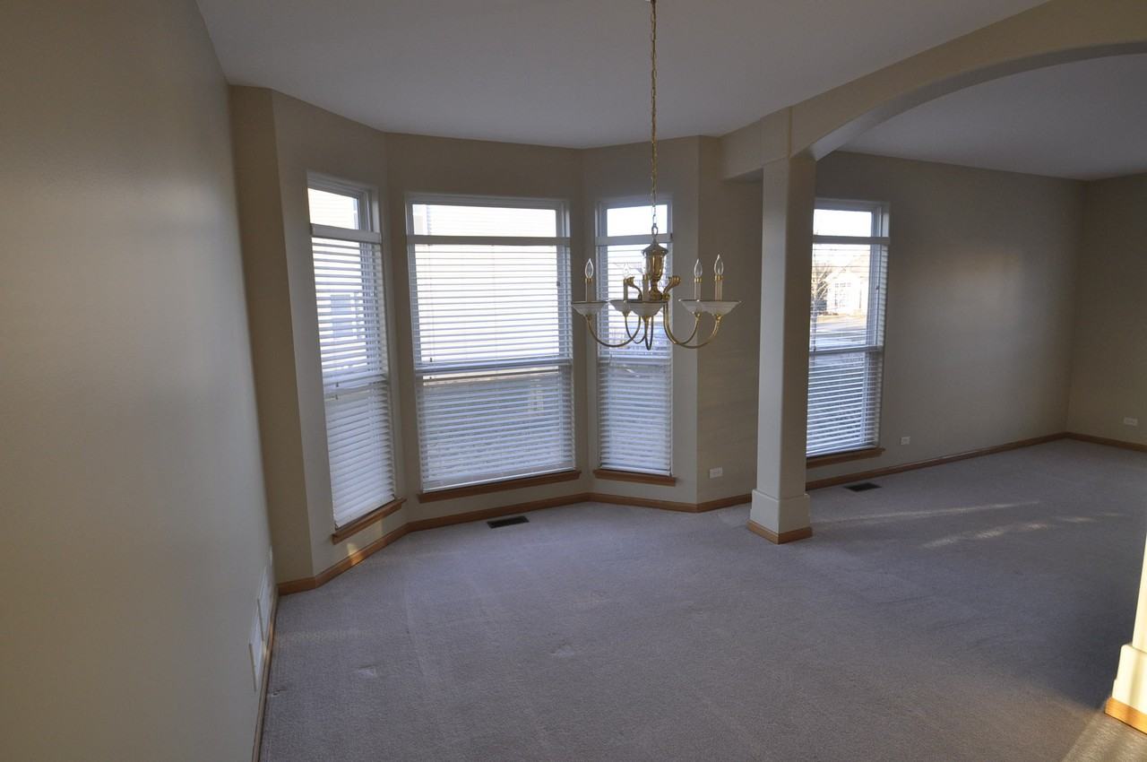 932 Honeysuckle Ln - Photo 3 of 18