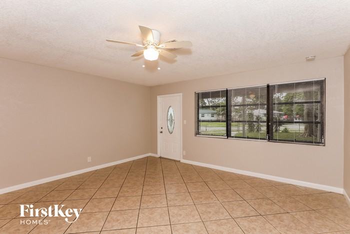 3616 Sw 16th St - Photo 2 of 15