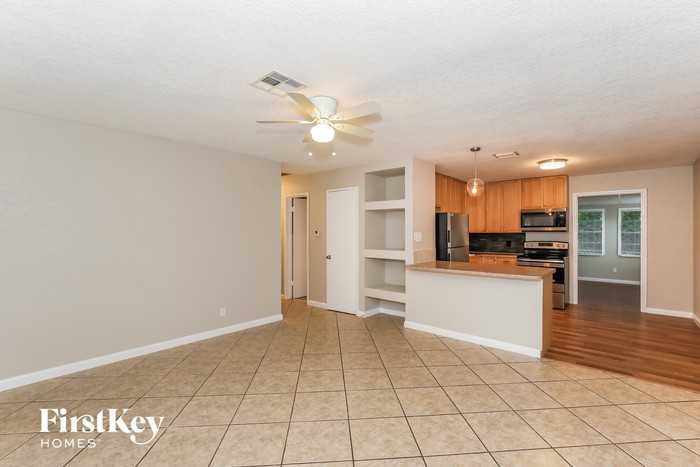 3616 Sw 16th St - Photo 3 of 15