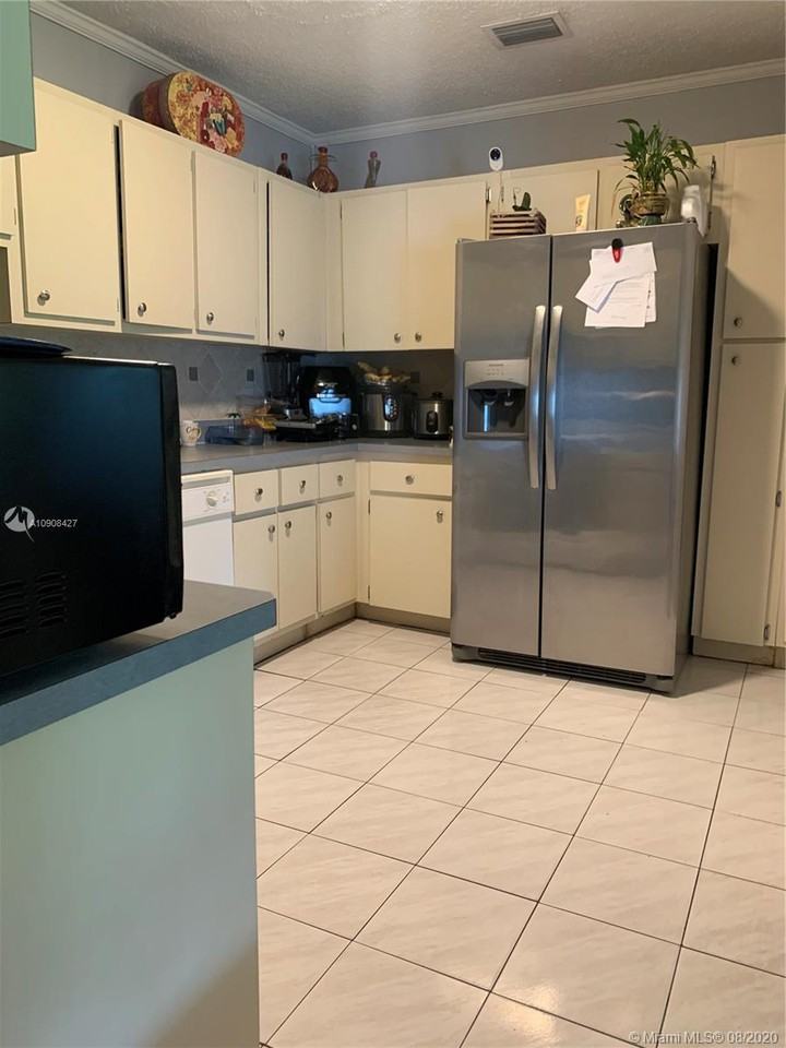 7420 Southwest 31st Street #7420 - Photo 2 of 11