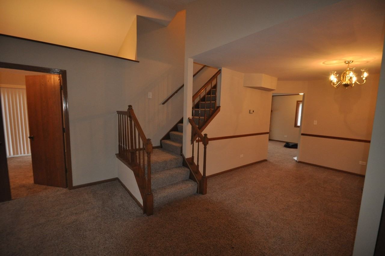 1959 Lawson Blvd - Photo 2 of 11