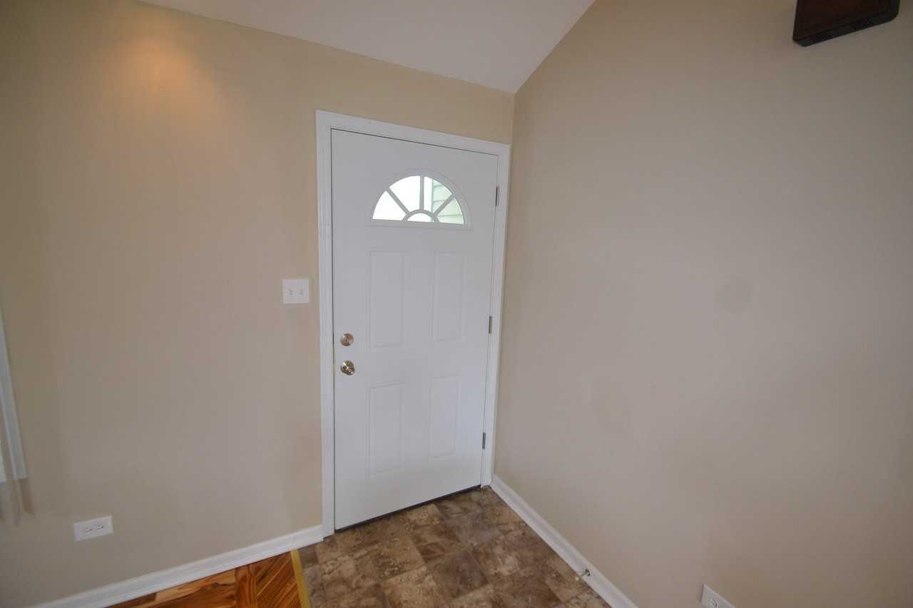 2804 Wake Island Dr - Photo 3 of 25