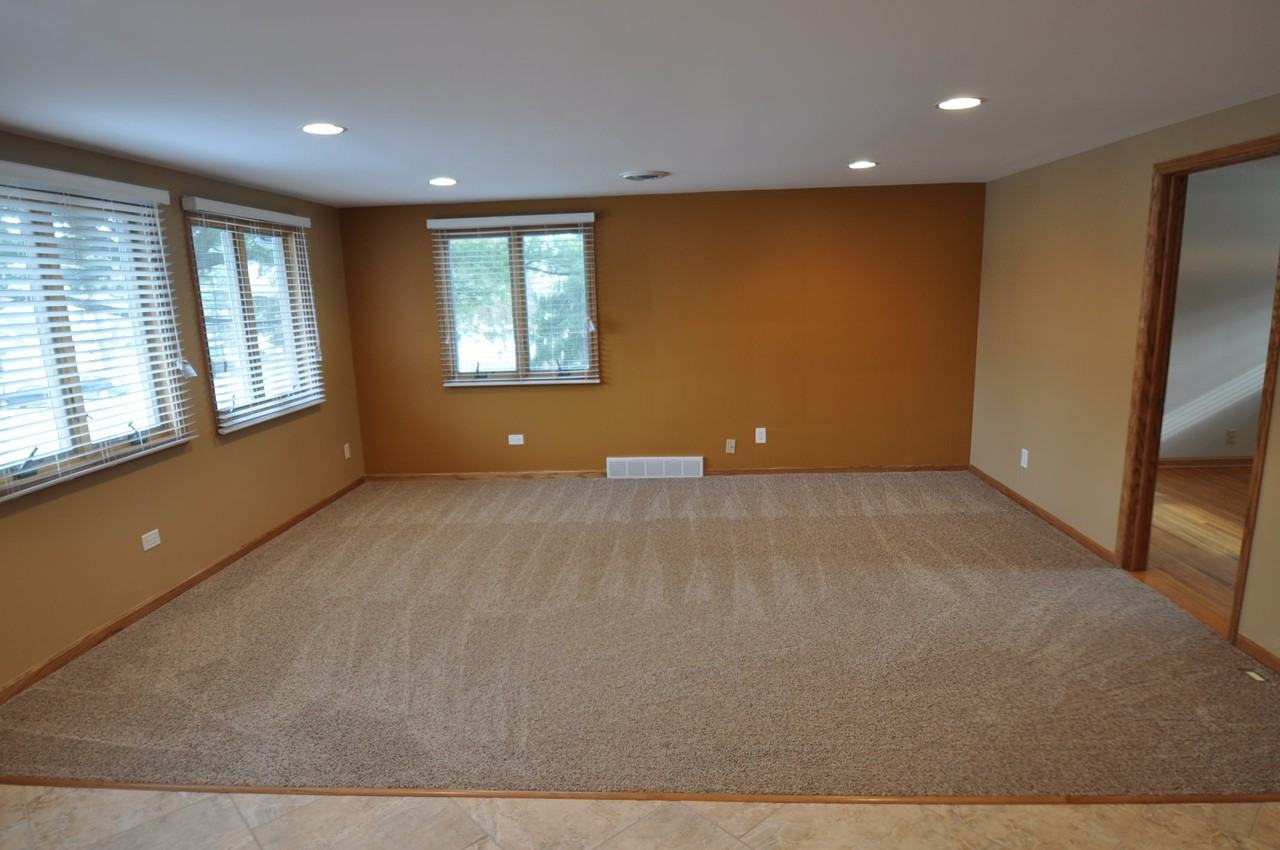 509 Beach Dr - Photo 2 of 12