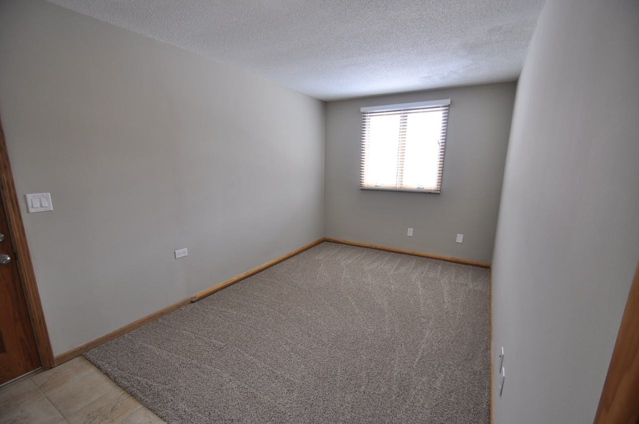 509 Beach Dr - Photo 3 of 12