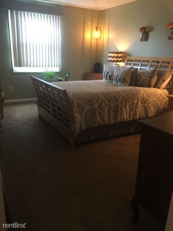 991 Manor Ln - Photo 2 of 8