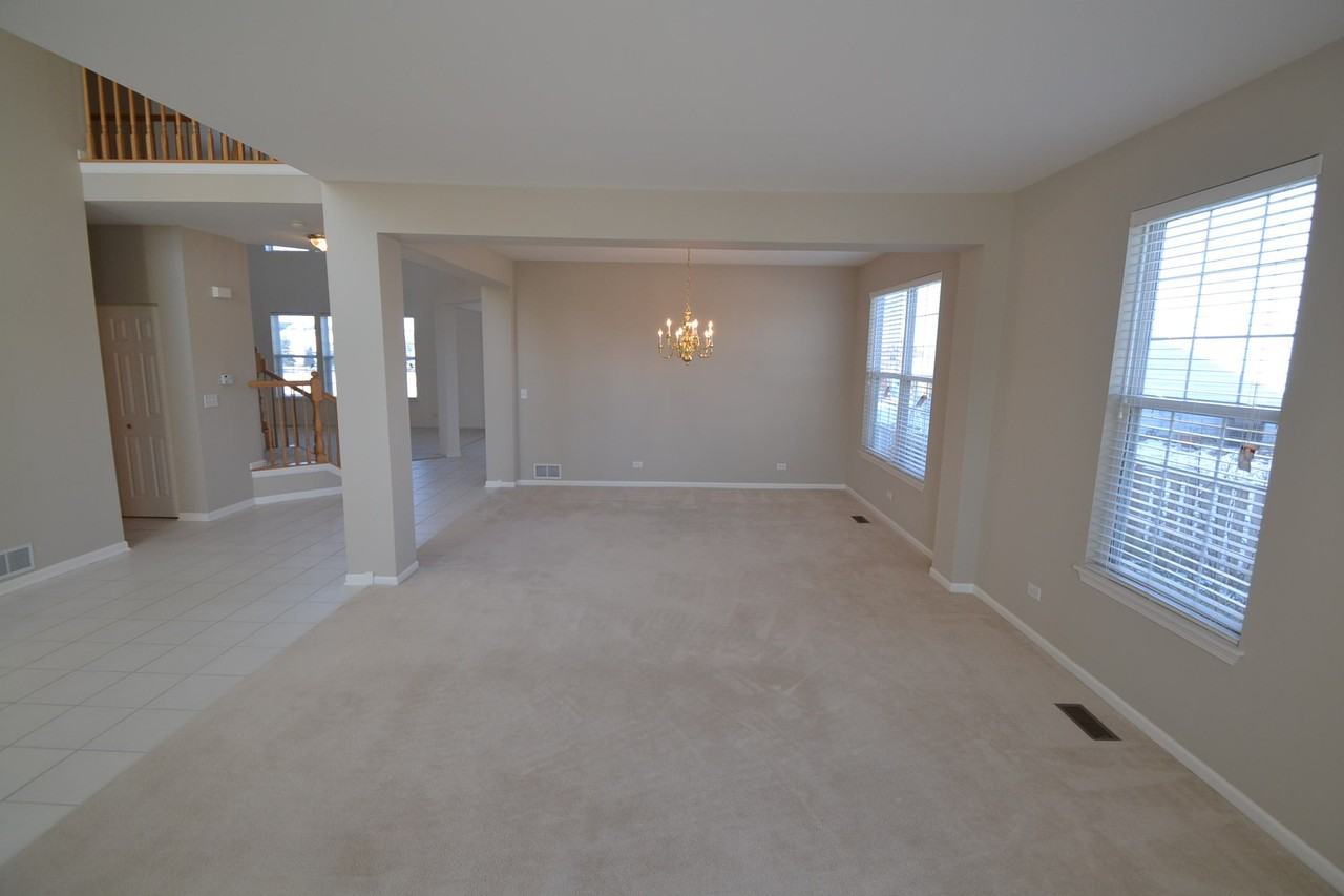 9945 Berkshire Ln - Photo 3 of 18