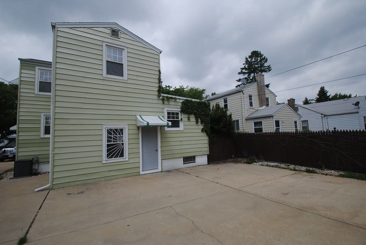 2429 14th Ave - Photo 2 of 11