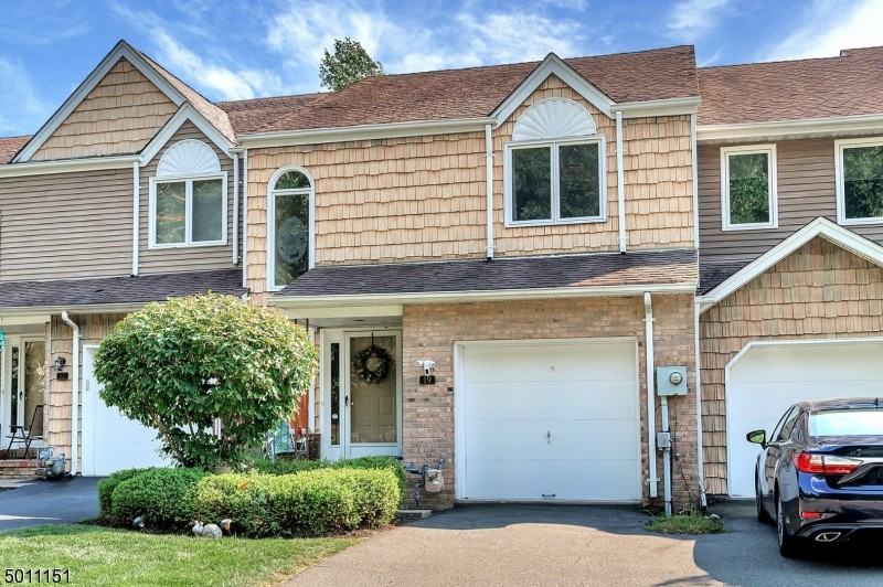 19 Edgefield Dr - Photo 2 of 25