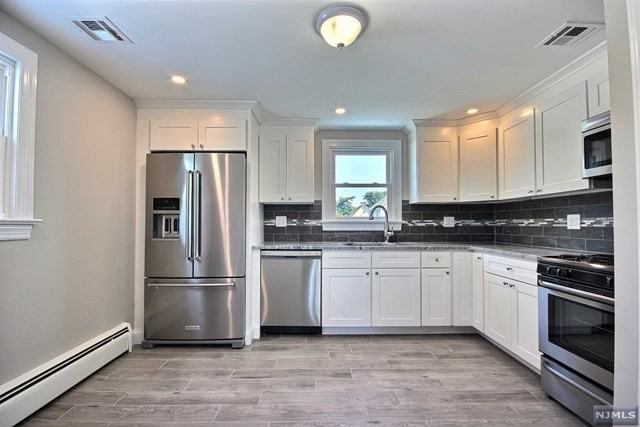 150 Erie St Unit 2 - Photo 3 of 10