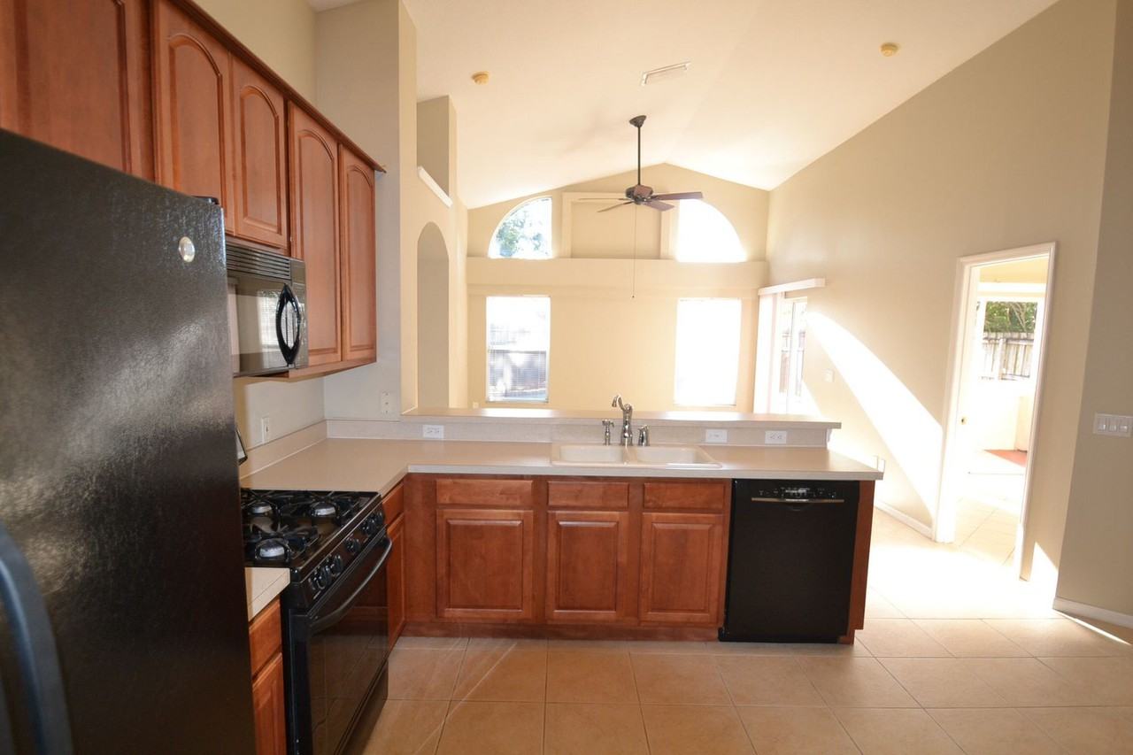 6711 Waterton Dr - Photo 3 of 15