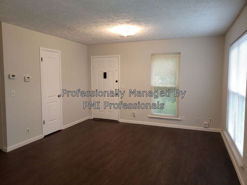 308 Rachels Ct E - Photo 2 of 8