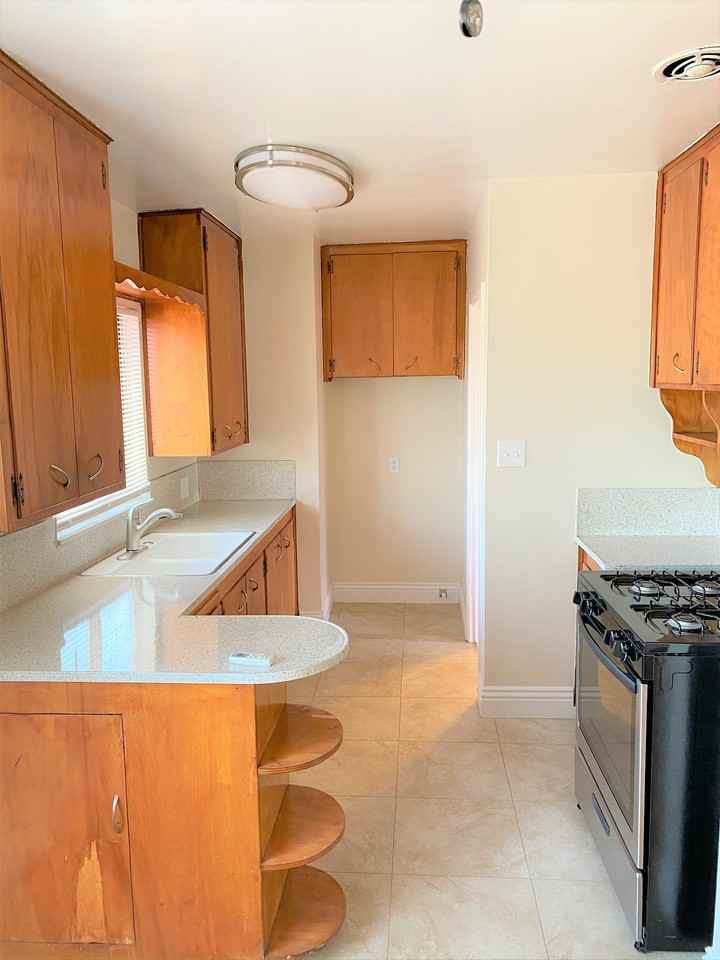 515 West G Street - Photo 2 of 20