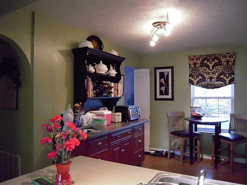 711 Carters Grove Dr - Photo 2 of 7