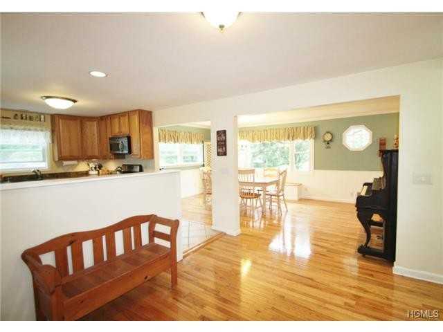 27 Parkway Dr N - Photo 3 of 27