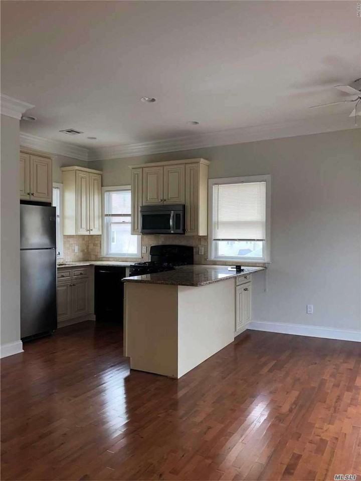 137 W Market St - Photo 3 of 14