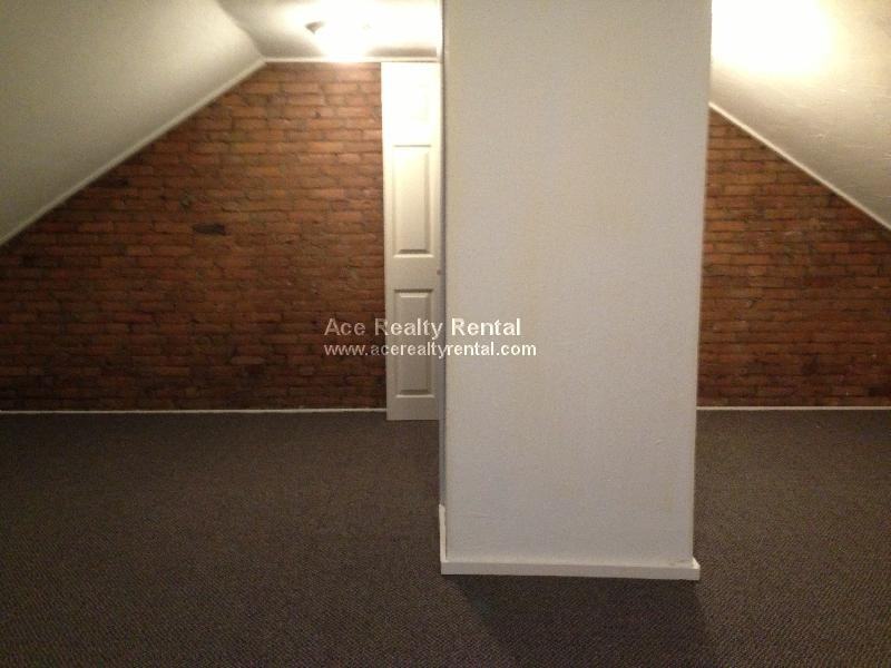 139 Morse St - Photo 3 of 9