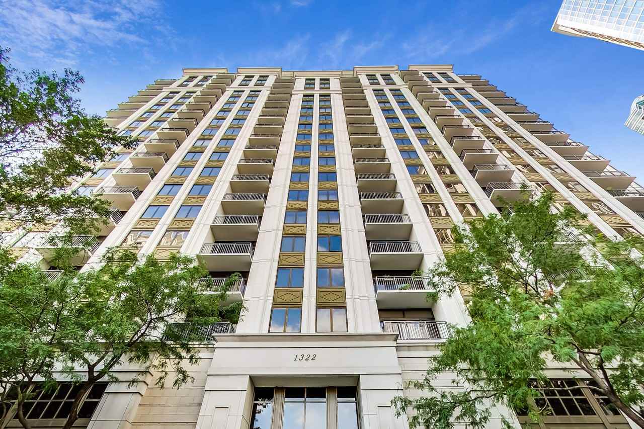 1322 S Prairie Ave #808