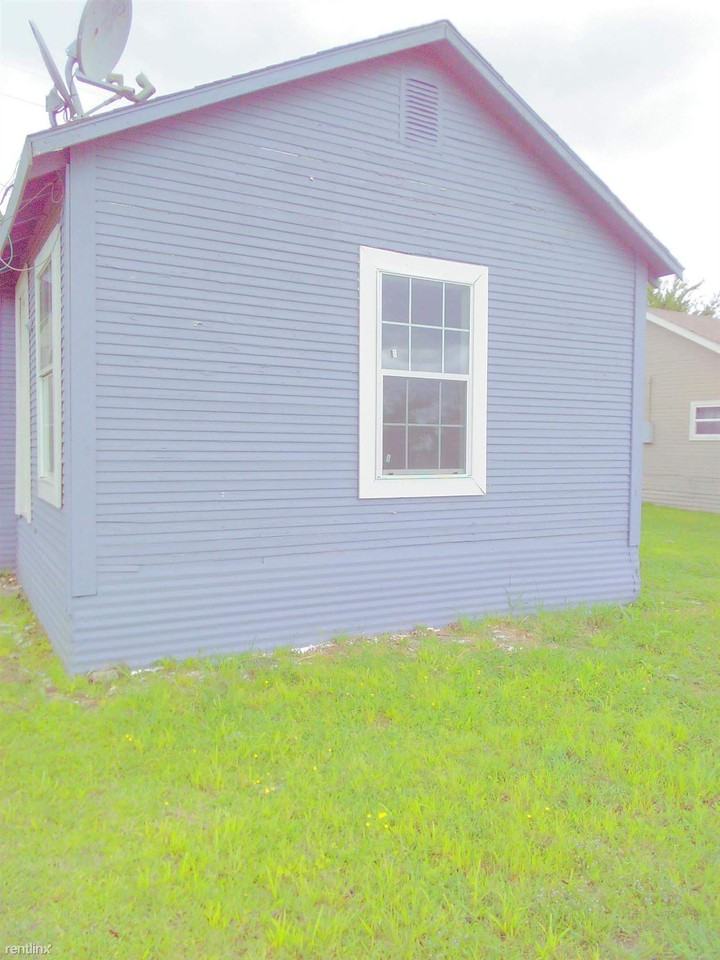 300 S Houston St - Photo 2 of 12