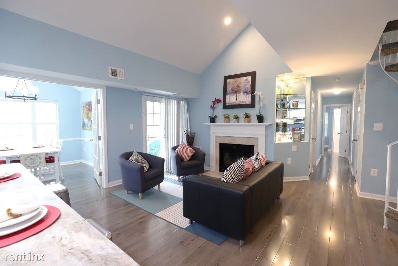 9716 9716 lake pointe ct 304 - Photo 3 of 14