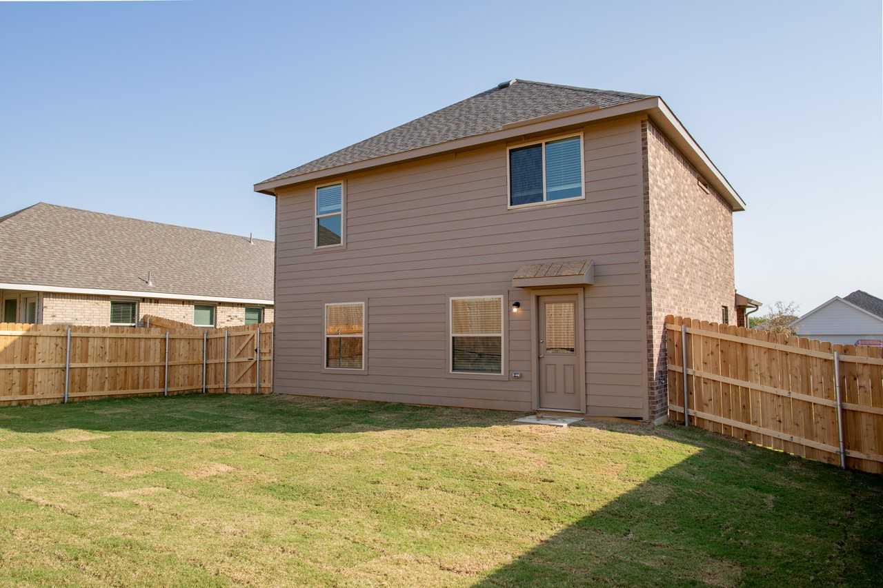 1305 Starling Ln - Photo 3 of 18